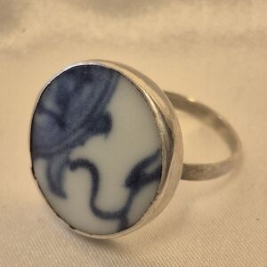 Gorgeous Adjustable SHANGHAII White & Blue Swirly Porcelain Ring.